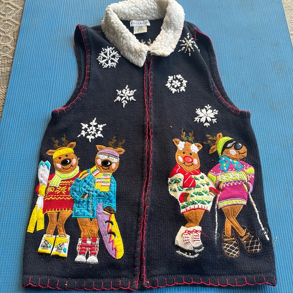 Vintage grandma Christmas sweater with sports reindeers size M.